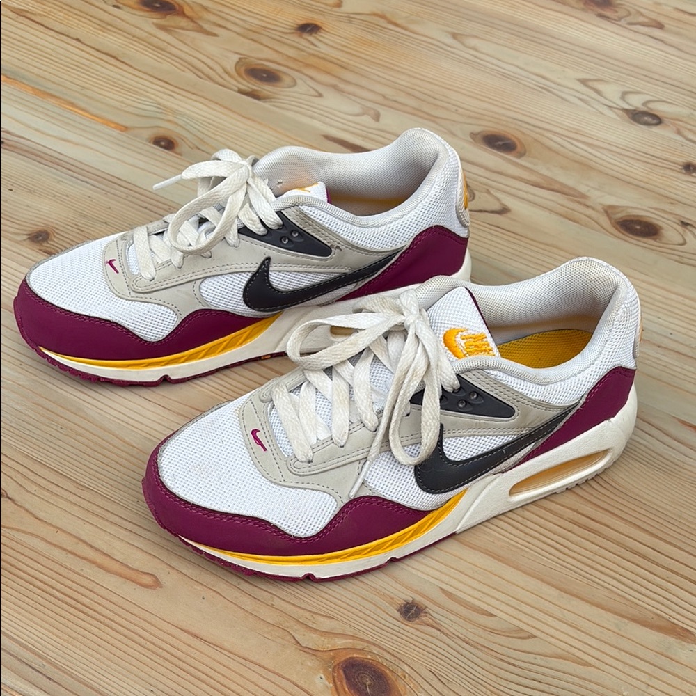 Women’s Nike Air Max Correlate- Size 8
